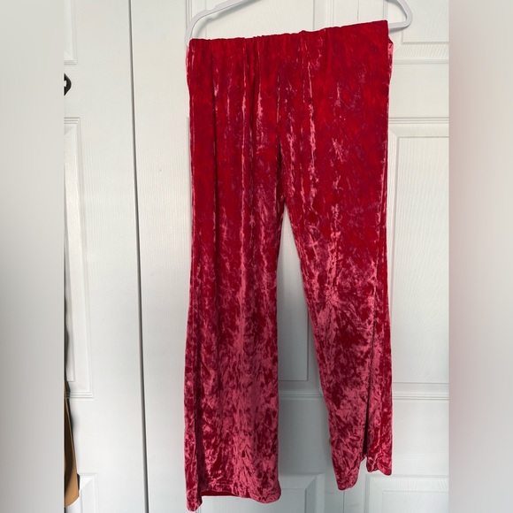 Fabletics Red Velvet Set - Picture 4 of 4